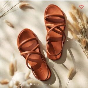 BNWOT Olukai Tiare sandal size 5